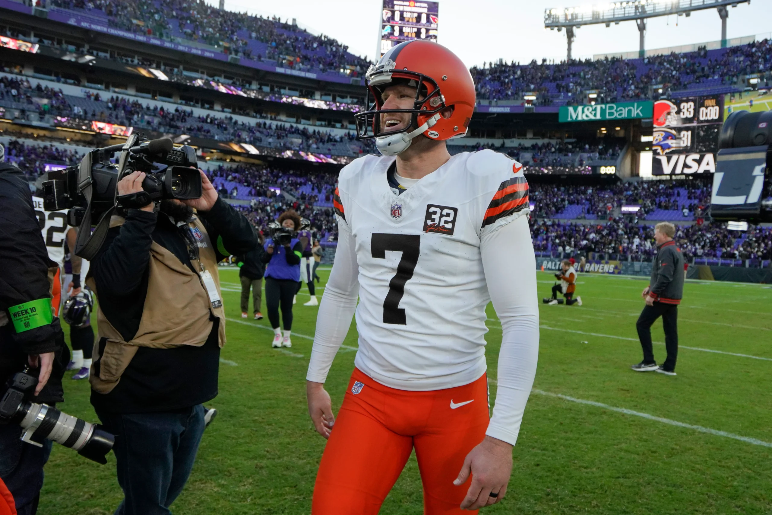 Cleveland Browns: The Cleveland Browns and kicker Dustin Hopkins have reached a three-year contract extension worth $15.9 million, according to…