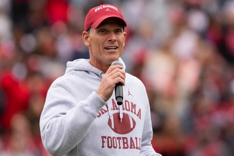 BREAKING NEWS:Brent Venables, head coach of the Oklahoma Sooners, announces his departure because …